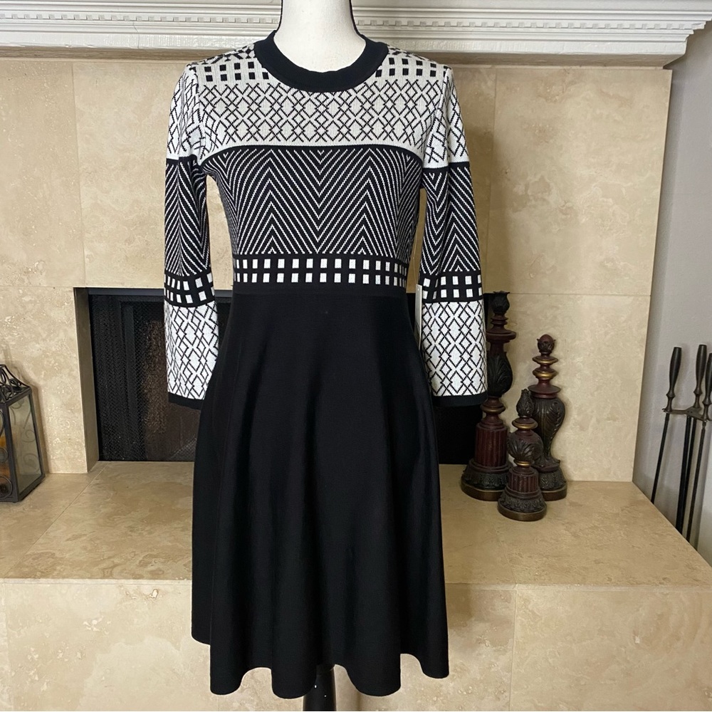 MEW W/T Eliza J Fit and Flare sweater Dress black/white size Large